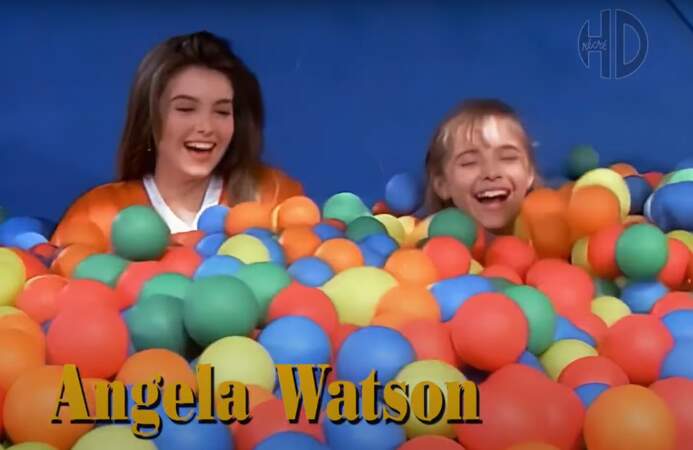 Angela Watson (à gauche) incarne Karen Foster dans la série culte