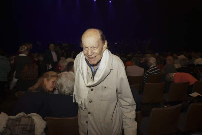 Le chanteur Charles Dumont lors du concert d'Isabelle Boulay en hommage au 60ème anniversaire de la disparition d'Edith Piaf