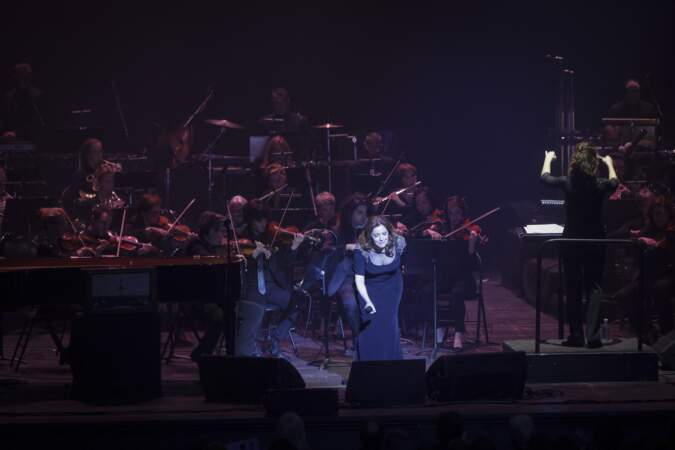 Isabelle Boulay en concert en hommage au 60ème anniversaire de la disparition d'Edith Piaf à la Seine Musicale à Boulogne-Billancourt