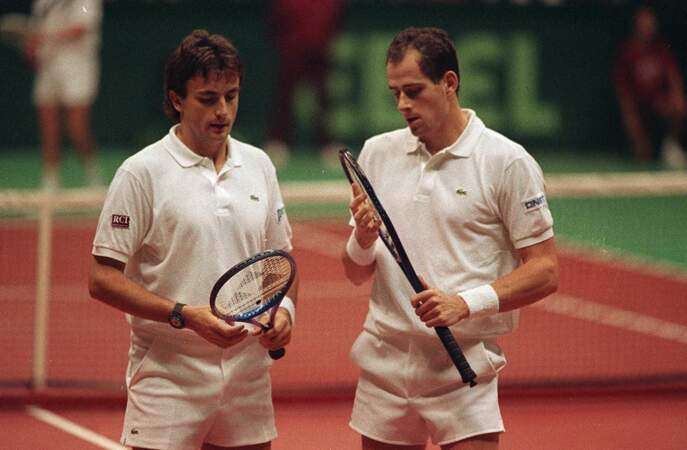 En 1990, il finit demi-finaliste au tournoi de Hambourg et de Monte-Carlo. 