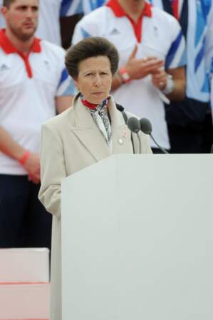 En 2012, elle donne un discours pour la finale des jeux paralympiques au Mémorial Queen Victoria de Londres. 