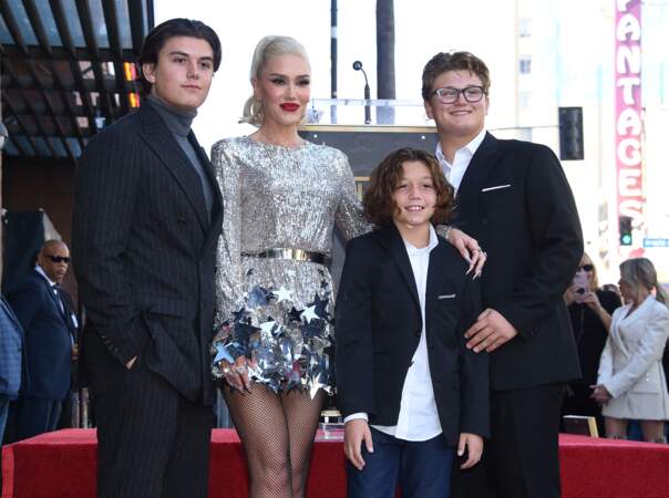 Gwen Stefani avec ses fils Kingston Rossdale, Zuma Rossdale et Apollo Rossdale lors de la cérémonie de remise de l'étoile de Gwen Stefani sur le Hollywood Walk of Fame