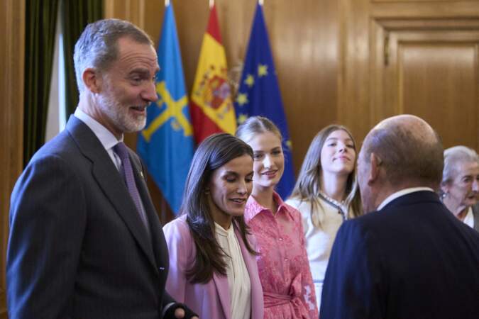 La famille royale d'Espagne rencontre également les différents lauréats
