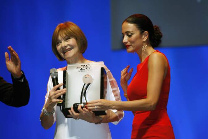 En 2008, Macha Méril reçoit un prix pour l'ensemble de sa carrière lors du Festival de la comédie de Monte-Carlo. Elle a 68 ans