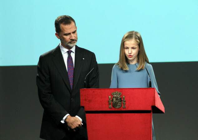 Quelques semaines plus tard, le 31 octobre 2018, jour de son treizième anniversaire, elle effectue sa première intervention publique, pour célébrer les 40 ans de la Constitution espagnole. À cette occasion, elle en lit l'article 1 au côté de son père.
