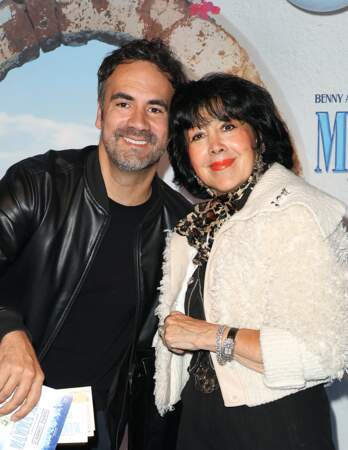 Soirée de gala pour la première de la comédie musicale "Mamma Mia ! Le Musical" : Alex Goude et sa mère Revca.