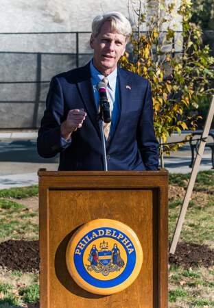 John B. Kelly III à la cérémonie de plantation d'arbres Golden Shovel 
au Williams Moore Reed Memorial Park à Philadelphie, le 26 octobre 2023.