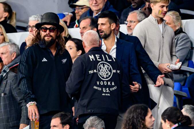 Jason Momoa et Novak Djokovic assistent au match de la finale de la Coupe du monde de rugby