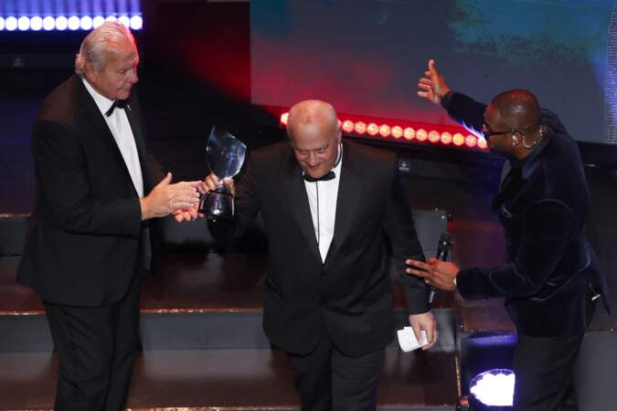 Cérémonie des World Rugby Awards : Sir Bill Beaumont et George Nijaradze.
