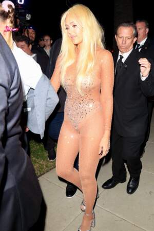 Jessica Alba était aussi déguisée en Britney Spears à la soirée d'Halloween Casamigos.