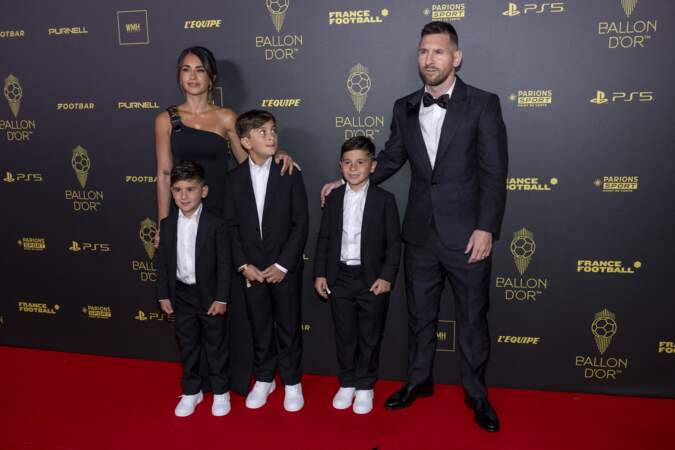 Lionel Messi avec sa femme Antonela Roccuzzo et ses fils Thiago Messi, Mateo Messi et Ciro Messi.