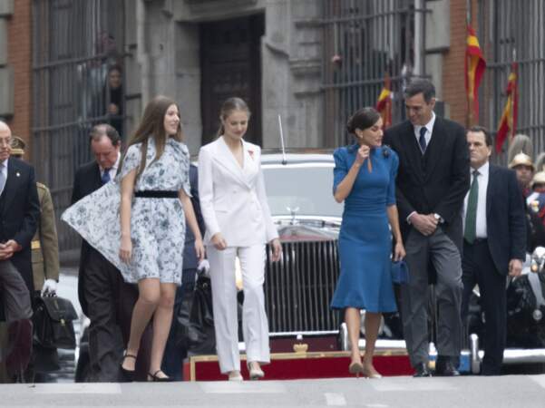 La princesse Leonor, la reine Letizia d’Espagne, l'infante Sofia d'Espagne, et le Premier ministre Pedro Sanchez.
