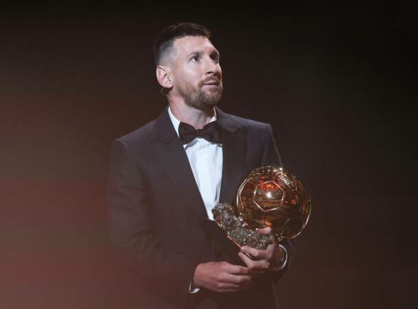 Lionel Messi compte désormais trois trophées de plus que son rival Cristiano Ronaldo, qui n’avait pas été retenu parmi les 30 nominés.