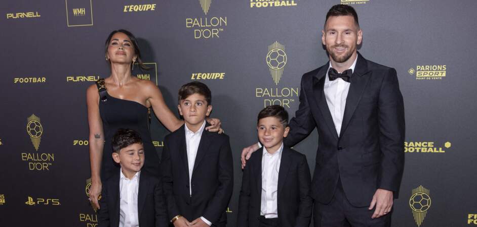 La 67e édition du Ballon d'or s'est déroulée lundi 30 octobre 2023 au théâtre du Châtelet à Paris.
Lionel Messi a assisté à la cérémonie avec sa femme Antonela Roccuzzo et ses fils Thiago Messi, Mateo Messi et Ciro Messi.