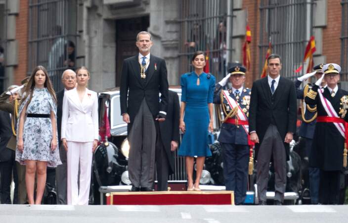 La princesse Leonor, entourée de la famille royale, prête serment à l'occasion de son 18ème anniversaire à Madrid, le 31 octobre 2023.