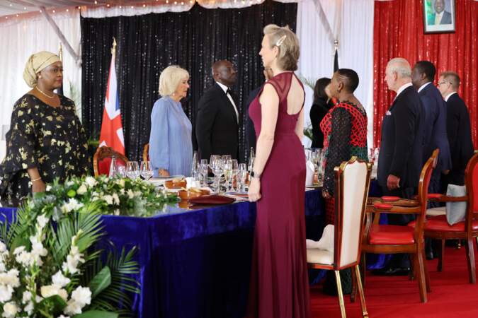 Le roi Charles III d'Angleterre et Camilla Parker Bowles, reine consort d'Angleterre, reçus par le président du Kenya, le Dr William Ruto, à un banquet d'État à Nairobi.