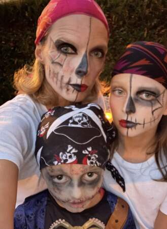Sylvie Tellier et ses enfants pour Halloween.