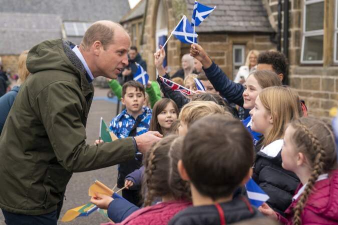 Le prince de Galles rencontre des élèves de l'école primaire de Burghead 