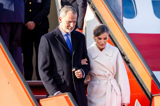 Le roi Felipe VI et la reine Letizia d'Espagne atterrissent à l'aéroport de Copenhague pour leur visite d'état au Danemark
