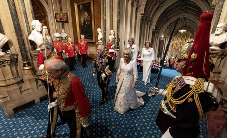 Après un discours de 10 minutes, Charles III et Camilla quittent la Chambre des Lords. 