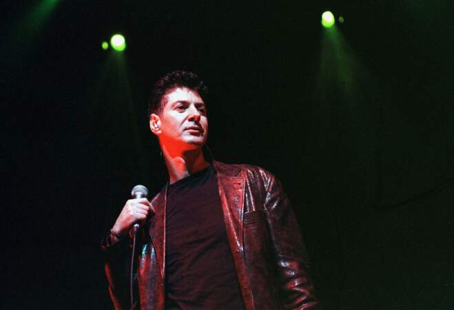 En 1993, il atteint la 4e place du Top 50 avec sa version de la chanson d'Édith Piaf, "Mon manège à moi".