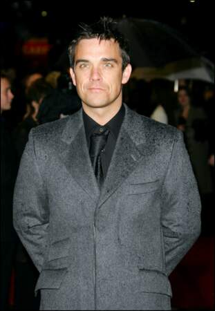 En 2004, il entre dans le UK Hall of Fame après avoir été élu meilleur artiste des années 1990. Robbie Williams a 30 ans.