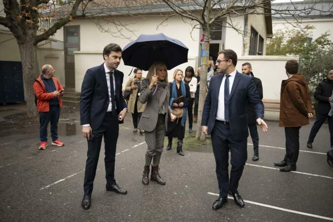 Brigitte Macron lors de la journée nationale de lutte contre le harcèlement à l'école au collège Claude Debussy dans le XVème arrondissement de Paris
