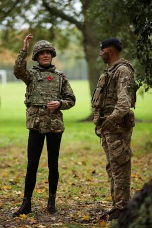 Kate Middleton en tenue militaire lors de sa visite au régiment Queen's Dragoon Guards Regiment
