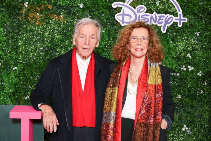 Costa-Gavras et son épouse Michèle Ray-Gavras à l'avant-première de la mini-série Disney "Tout Va Bien" à l'UGC Normandie à Paris le 9 novembre 2023.