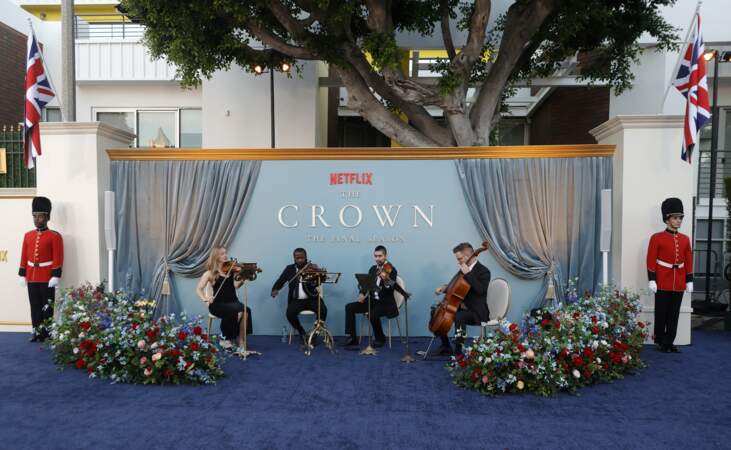 Avant-première de la saison 6 The Crown de Netflix qui s'est tenue au Regency Village Theatre à Los Angeles, le 12 novembre 2023.