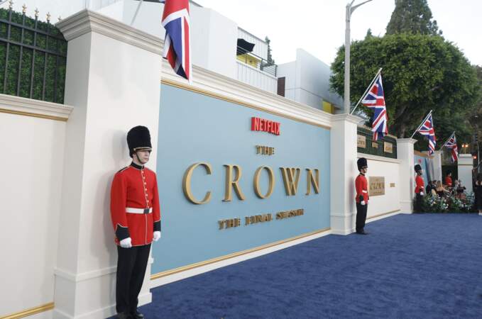 Avant-première de la saison 6 The Crown de Netflix qui s'est tenue au Regency Village Theatre à Los Angeles, le 12 novembre 2023.