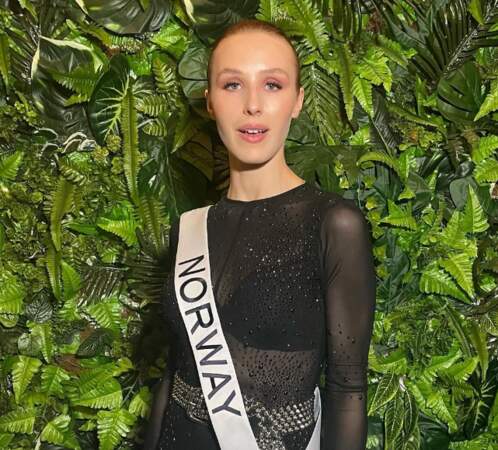 Miss Norvège : Julie Tollefsen
