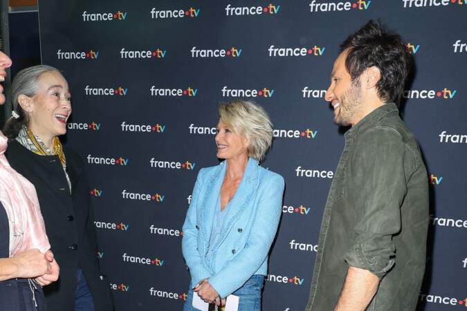 Vianney et Sophie Davant discutent avec Delphine Ernotte Cunci, la Directrice générale de France Télévisions.