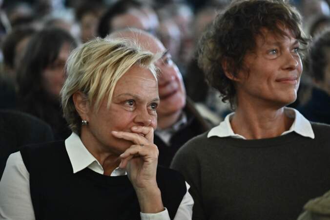 Muriel Robin et sa femme Anne Le Nen rendent un dernier hommage au comédien Roger Louret