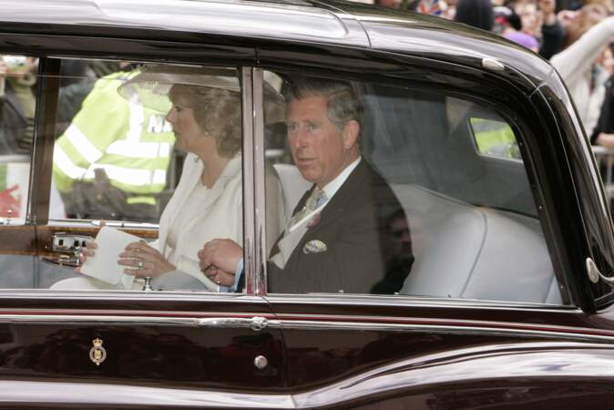 Le Prince de Galles et Camilla Parker Bowles en voiture le 9 avril 2005.