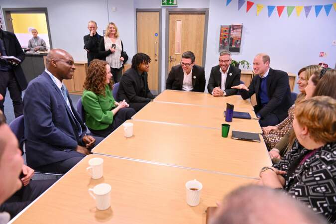 Le prince William lors d'une visite officielle au Hideaway Youth Project à Manchester