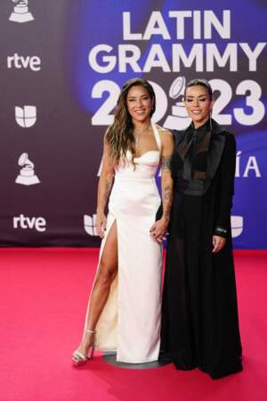 Jocelyn Trochez et Kany García lors de la 24e édition des Latin GRAMMY Awards.