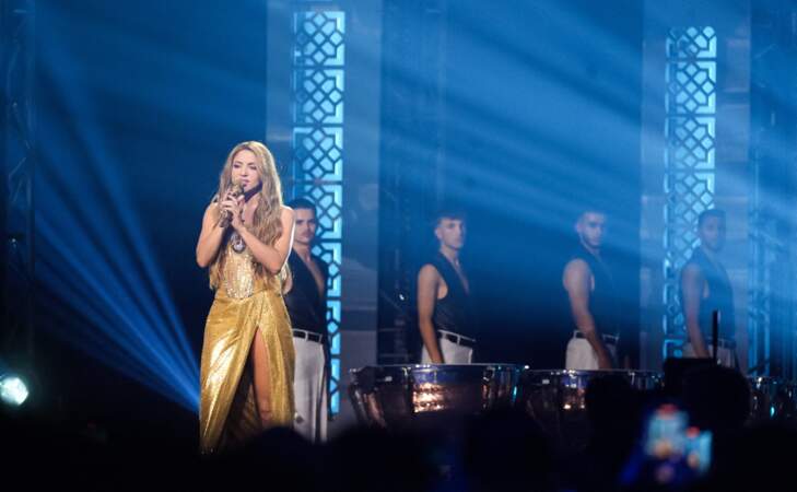 La chanteuse Shakira se produit lors du gala des Latin Grammy 2023.