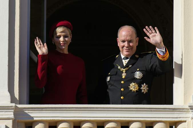 Albert II et Charlène de Monaco au balcon pour la fête nationale