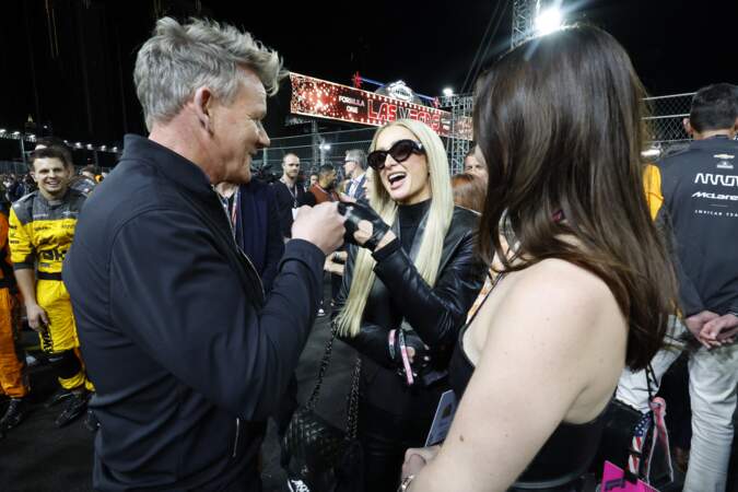 Gordon Ramsay, Paris Hilton, et Holly Anna Ramsay au Grand Prix de F1 à Las Vegas, le 18 novembre 2023.