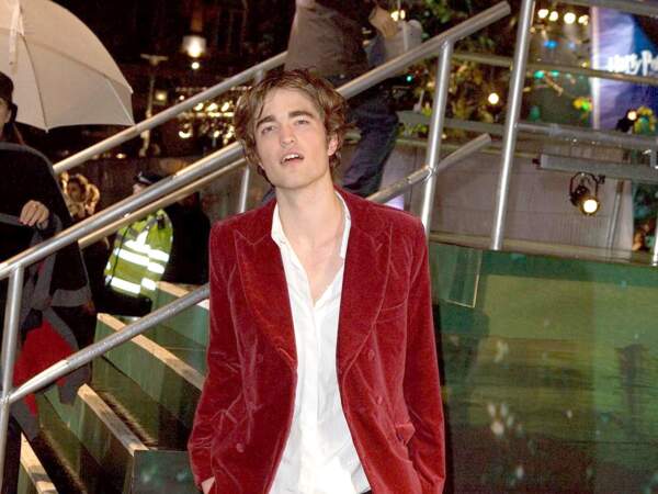 Robert Pattinson est un acteur, mannequin et musicien britannique, né le 13 mai 1986 à Barnes, à Londres.
En 2005, il joue Cedric Diggory	dans Harry Potter et la Coupe de feu.