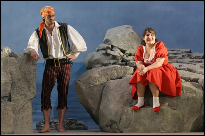 Lannick Gautry et Marilou Berry jouent ensemble dans la pièce Tout le monde aime Juliette en 2009. 