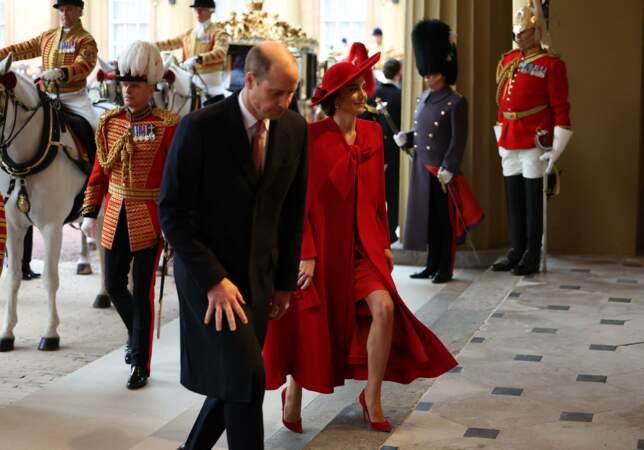 Kate et William arrivent au palais de Buckingham. 