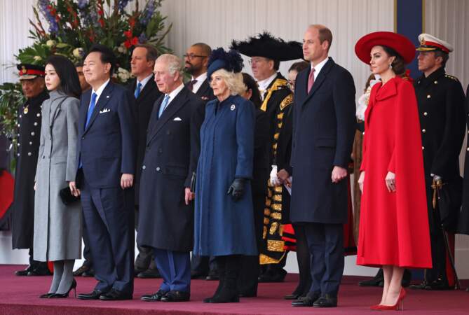 Les trois couples royaux et présidentiels se sont ensuite rendus au palais de Buckingham en carrosse.