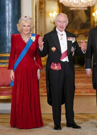 La reine consort et le roi Charles III ont porté leurs plus belles parures.