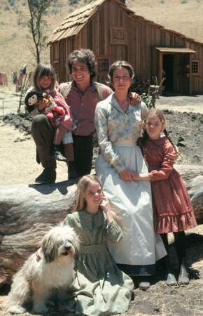Melissa Gilbert est née le 	
8 mai 1964. À seulement 10 ans, elle se fait connaître du monde entier en devenant Laura dans la série culte La petite maison dans la prairie