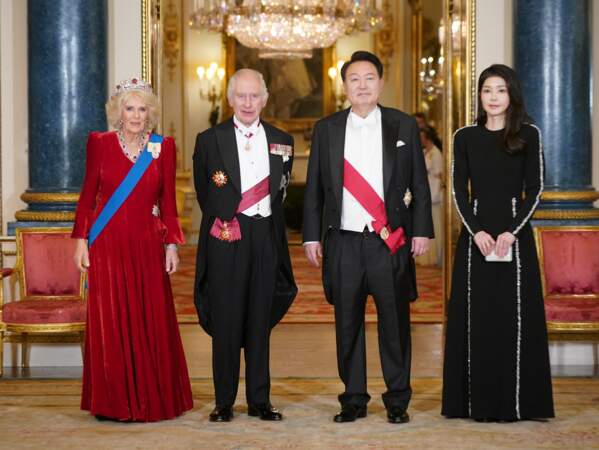 Dîner d'État au Palais de Buckingham : Camilla Parker Bowles, le roi Charles III, le président de la Corée du Sud Yoon Suk Yeol et son épouse.