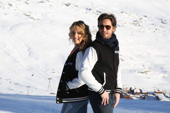 Elodie Fontan et Philippe Lacheau  sont assortis et posent ensemble lors 22ème Festival International du Film de Comédie de l'Alpe d'Huez en 2019.