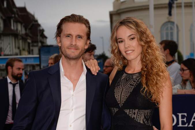 Philippe Lacheau et Elodie Fontan arrivant à la cérémonie de clôture lors du 42e Festival du film américain de Deauville.