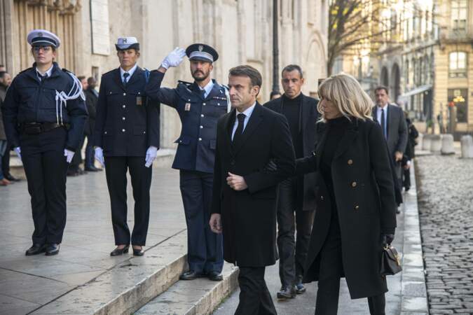 Brigitte et Emmanuel Macron aux obsèques de Gérard Collomb